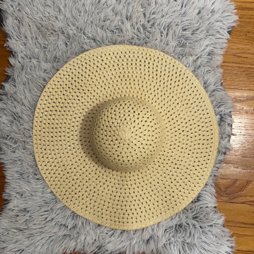 Beige floppy sun hat